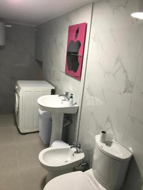 ベラト Ardjon Houseホステル エクステリア 写真