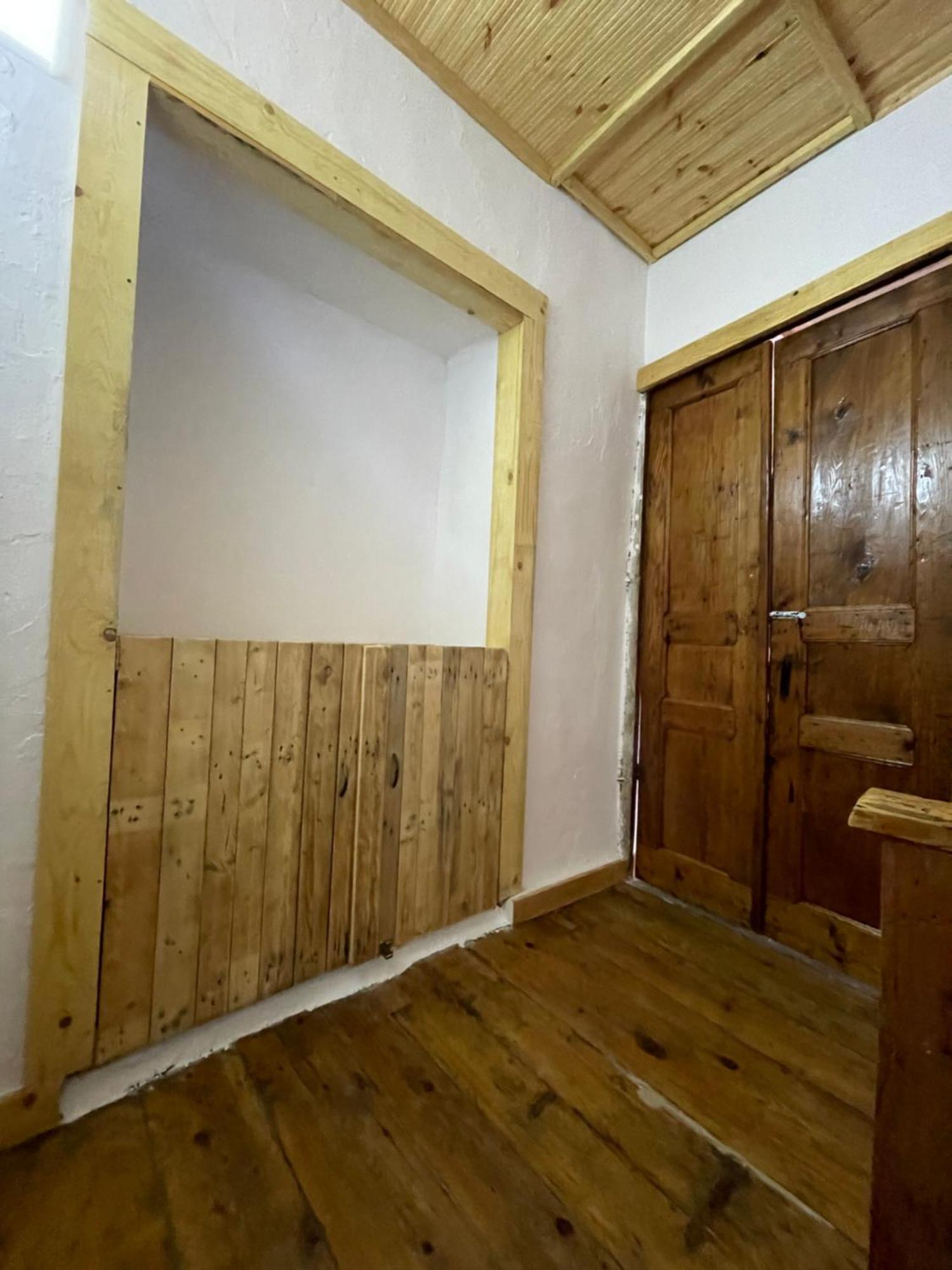 ベラト Ardjon Houseホステル エクステリア 写真